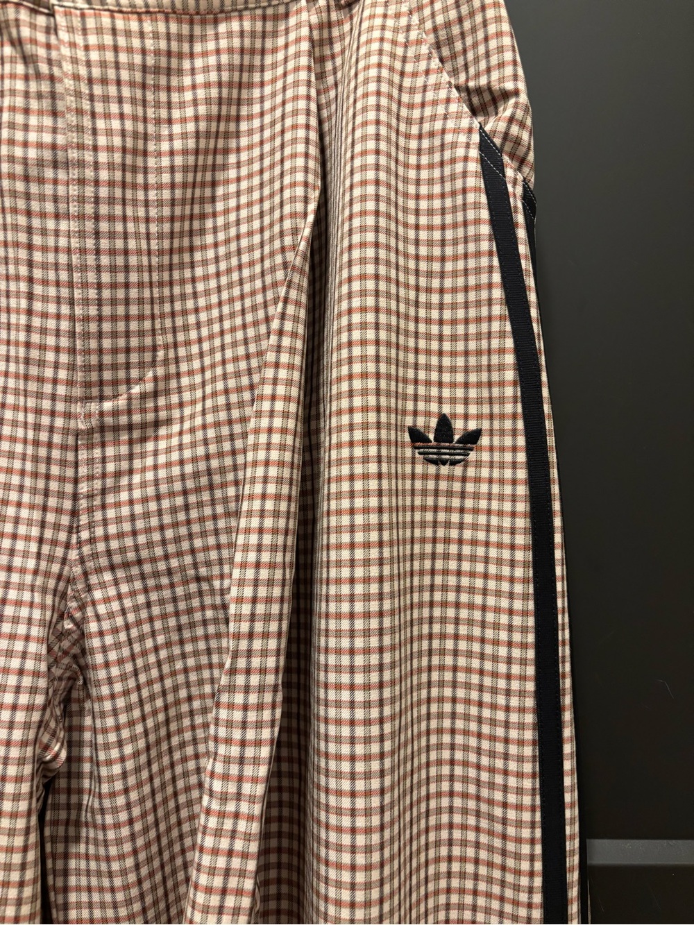 adidas Originals Checks Trouser Loose Pants Med NWT crystal linen / aurora Pleat - Picture 9 of 16